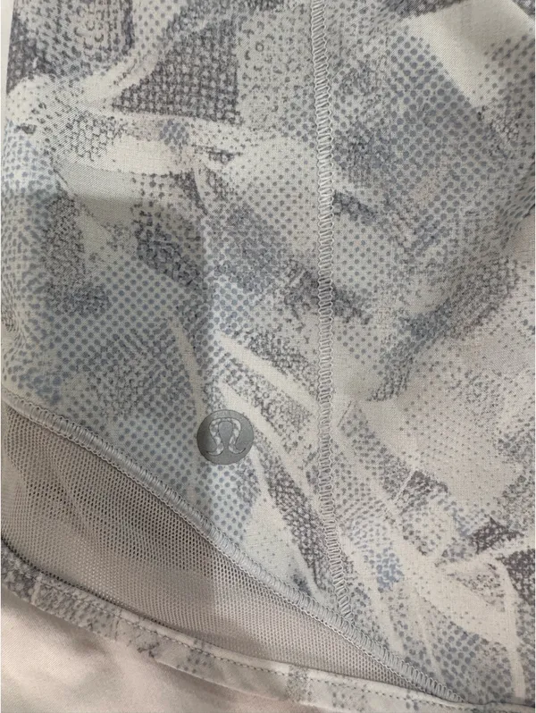 Lululemon Shorts Hotty Hot 2.5" - Image 3
