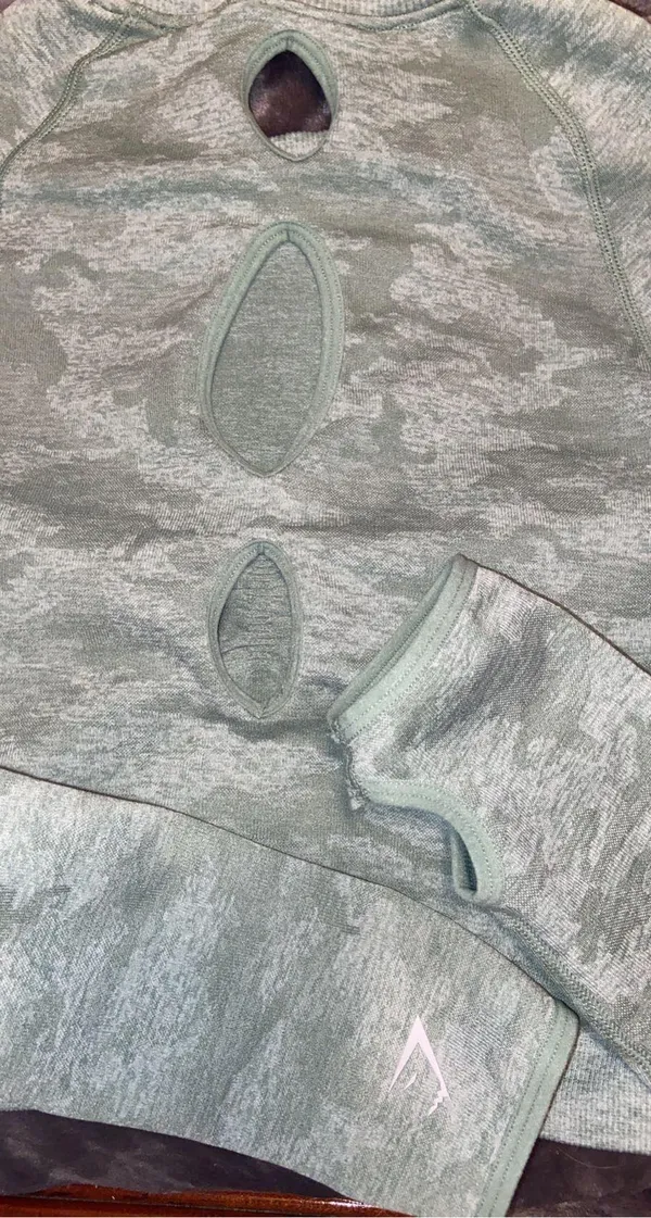 Gymshark Camo Long Sleeve Crop Top - Image 3
