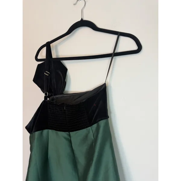 Petal & Pup Amelia One-Shoulder Velvet & Satin Midi Dress Emerald Black Sz L NEW - Image 15