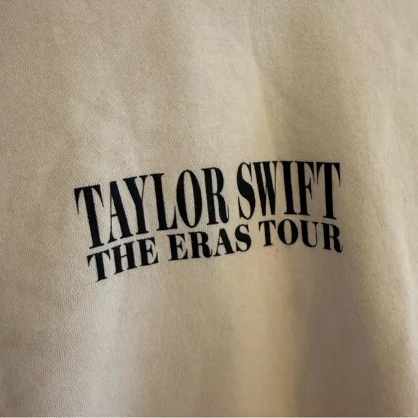 Taylor Swift‎ Eras Tour Sweatshirt Cream Black Size XL - Image 4