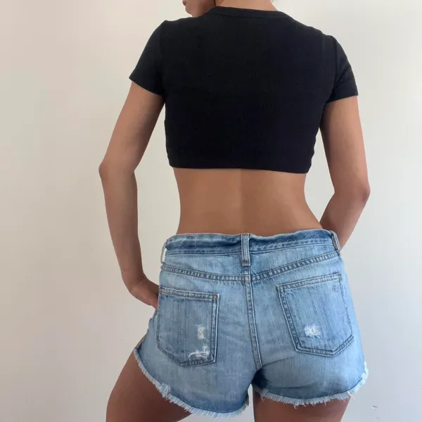 Forever 21 Black Crop Top Size Small Graphic - Image 4