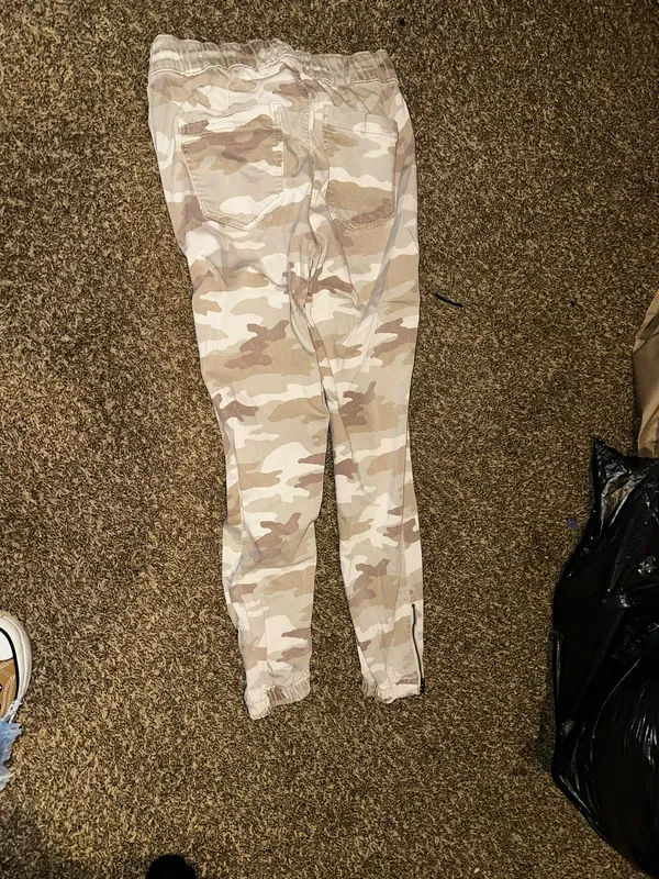 American Eagle Camo Joggers - Image 2