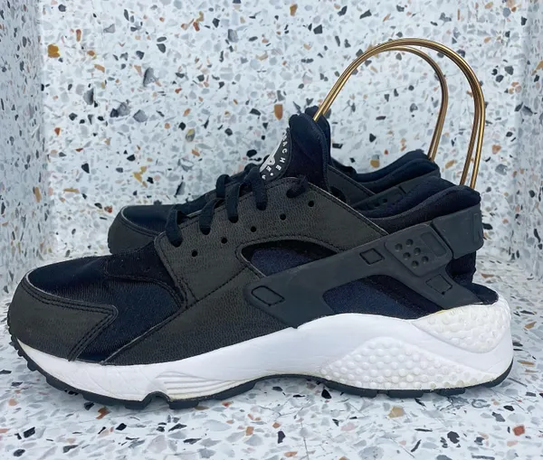 Nike Huarache Black Sneakers 7.5 - Image 6