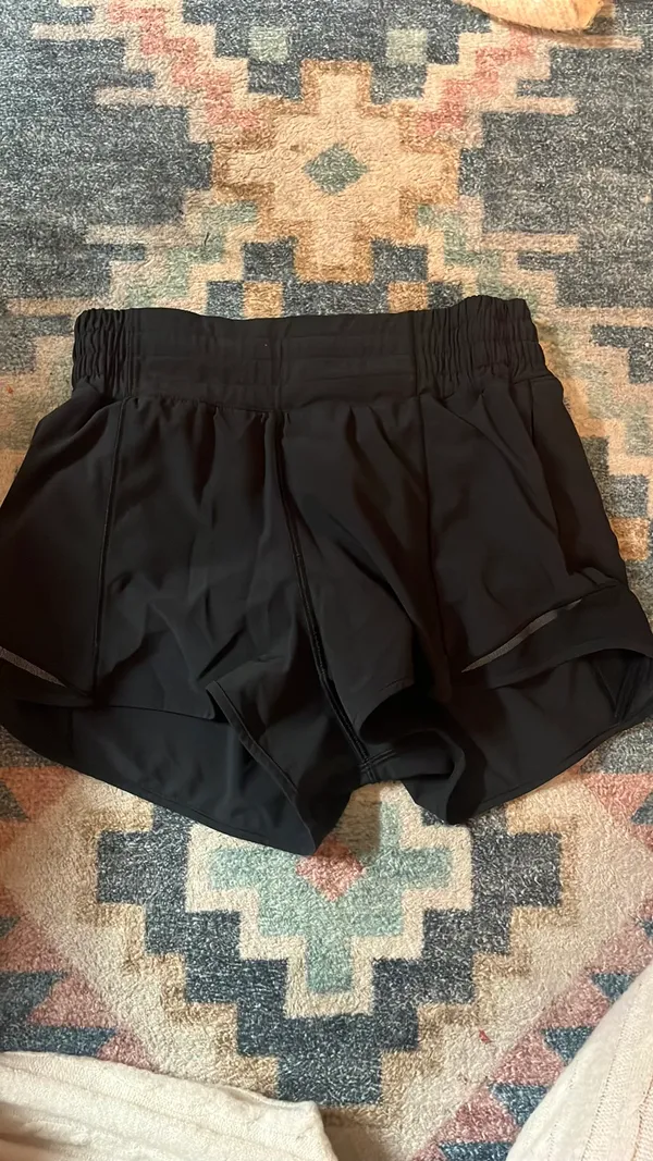 Lululemon Shorts Hotty Hot - Image 4