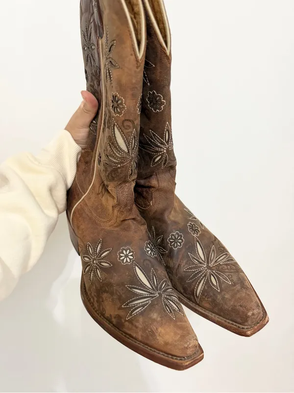 Shyanne Floral Embroidered Boot Snip Toe Western Cowgirl Boot Size 7 1/2B - Image 2