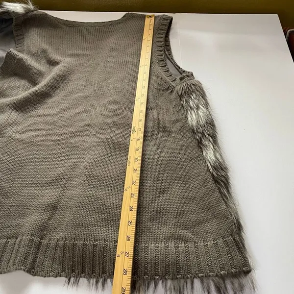 One world size XL faux fur open front vest - Image 7
