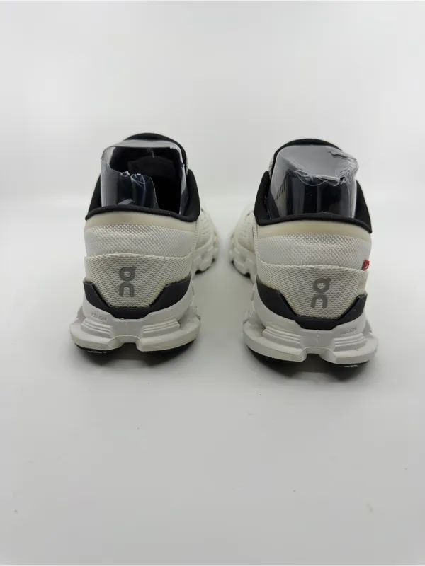 On Cloud X 4 sneakers in ivory and black colorway SZ 7.5 - Image 3