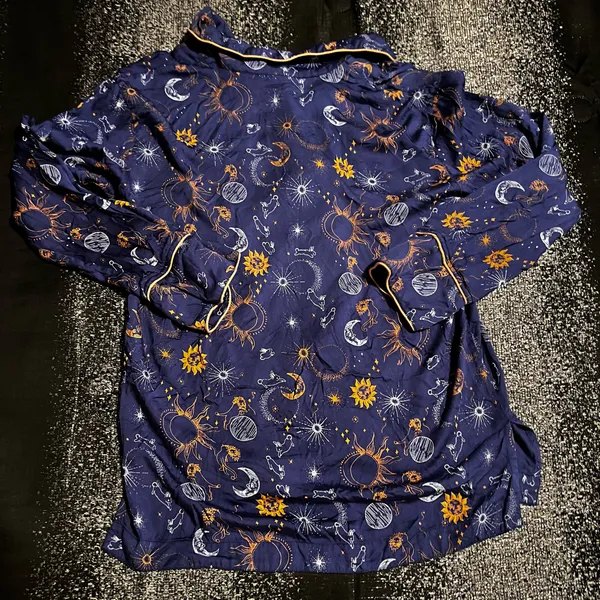 Womens XS Roller Rabbit long sleeve button down pajama top-celestial print - Image 2
