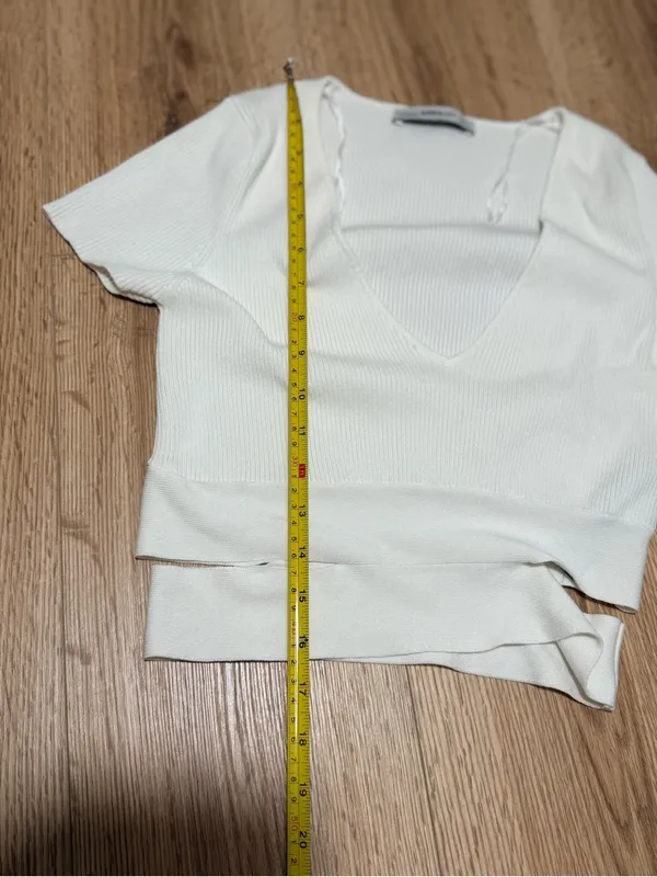 Zara Ribbed Knit Crop Top White V Neck Cut Out Hem Short Sleeve L - Image 7