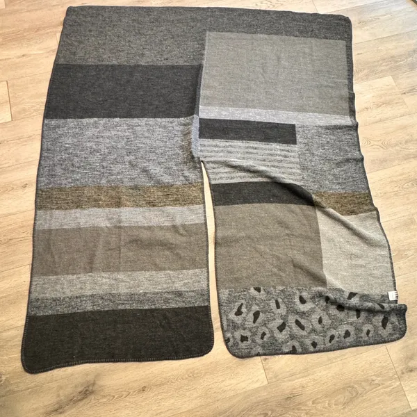Urban CoCo Gray Patchwork Scarf‎ Blanket Wrap Shawl Acrylic Polyester Blend - Image 2