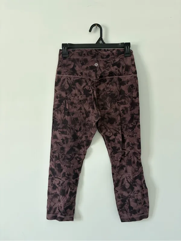 Lululemon Align High Rise 21in Cropped Leggings Mini Dusk Floral Antique Black 8 - Image 4