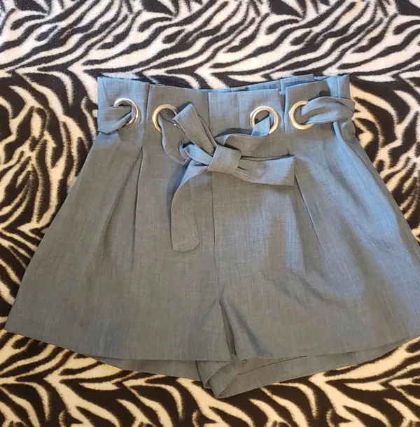 Jealous Tomato NWT  Blue pleated shorts - L - Image 4