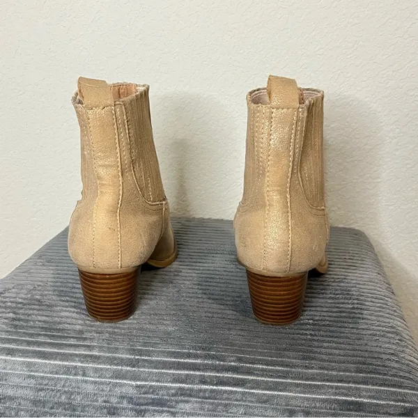 Dolce Vita Stana Western Chelsea Boots in Gold Metallic Size 9 - Image 3