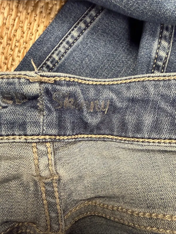 Lee Classic Mid-Rise Women's Blue Jeans - Image 3
