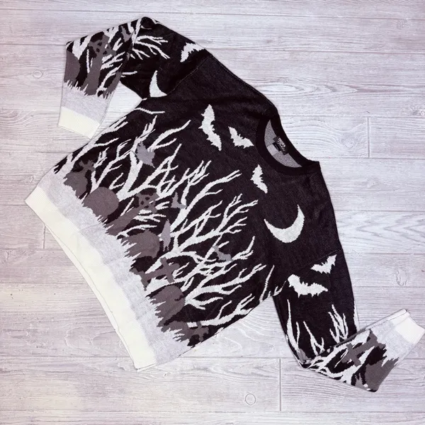 Thorn and fable hot topic sm haunted graveyard bat long sleeve sweater shirt - Image 3