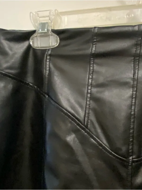 Womens Black Faux Leather Shorts L Large Waist 30 30” Goth Biker Punk Coquette - Image 2