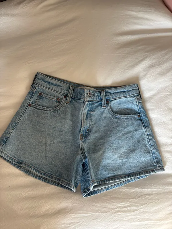 Abercrombie Mid-Rise Shorts - Image 2