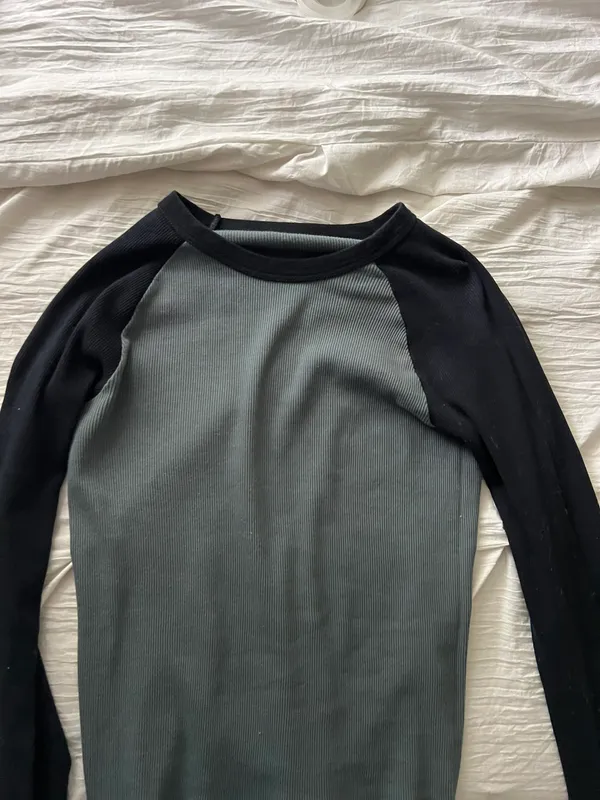 Brandy Melville Bella Top Long Sleeve - Image 2