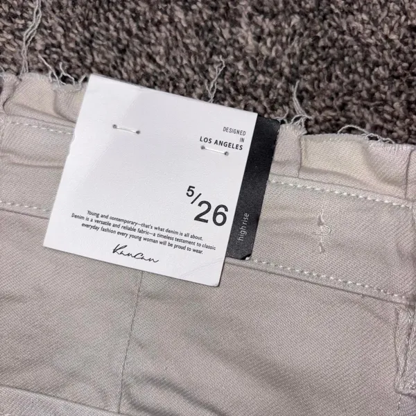 Kan Can brand light gray shorts size 26 - Image 2
