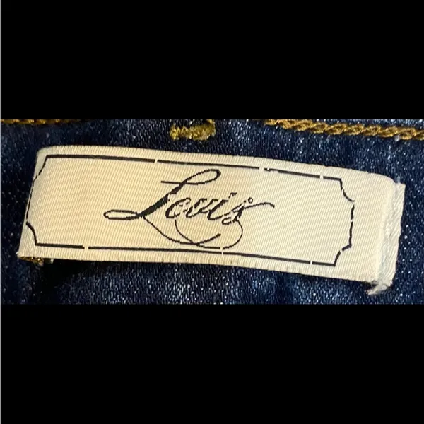 Levi’s shorts in a size 14 - Image 3