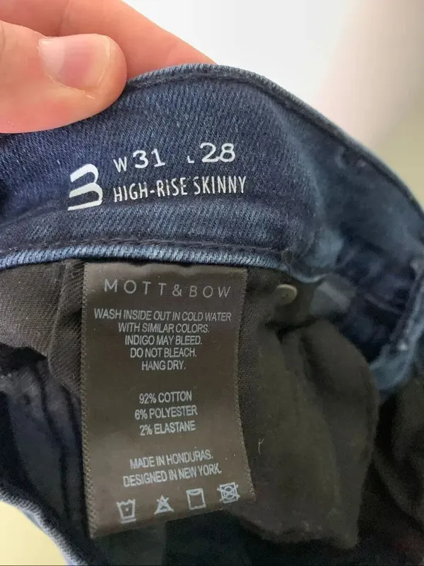 Mott and Bow high rise skinny jeans women's size 31 x 28 - Image 4