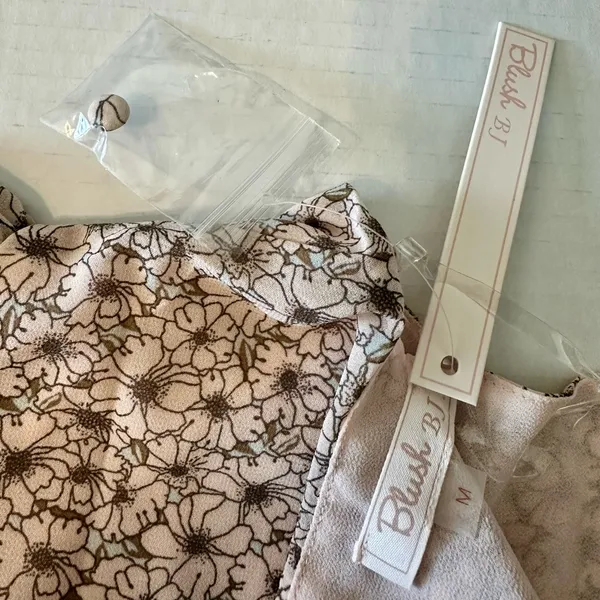 Blush BJ Floral‎ Cropped puffed short sleeve elastic waist NWT Med - Image 7