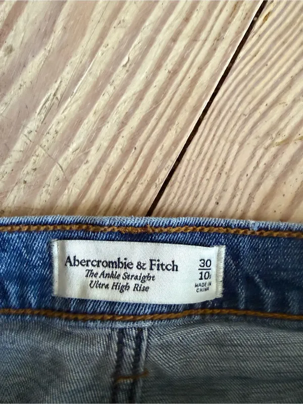 Abercrombie & Fitch The Ankle Straight Ultra High Rise Jeans size 10 short - Image 2