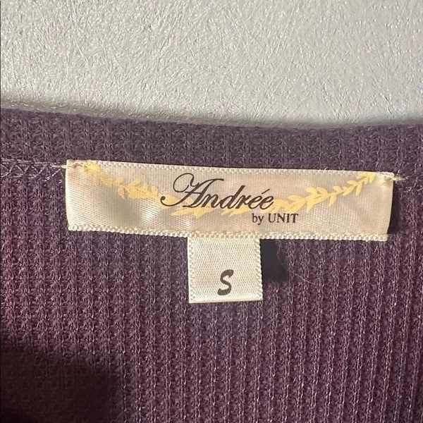 Andree by Unit Purple Embroidered Floral Waffle Knit V Neck Top Boho S - Image 3