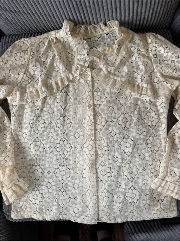 Vtg Y2K OG Eyelet S Lace Blouse Boho Cottagecore LS Ruffle Boutique Top - Image 2