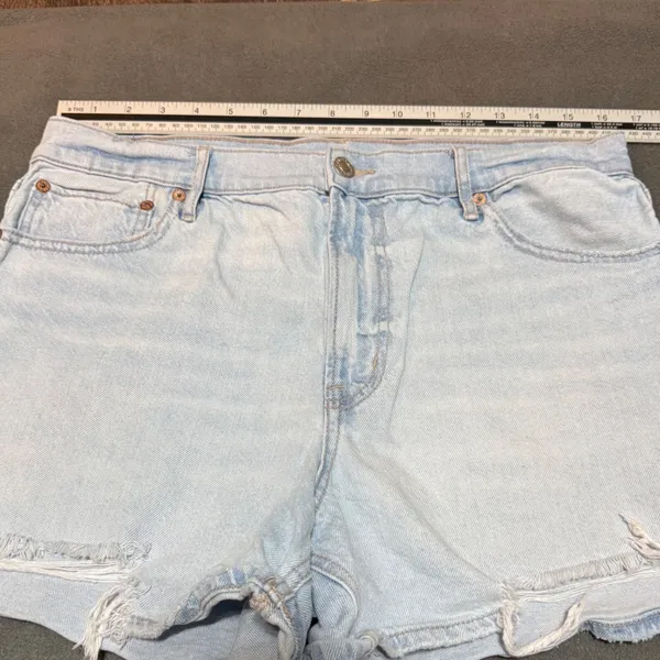 American Eagle Denim Shorts Relaxed Cut Off Size 12 Light‎ Wash - Image 7