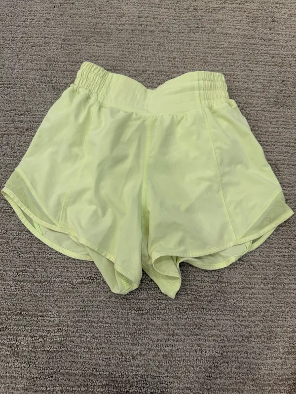 Lululemon Shorts Hotty Hot 4" - Image 2