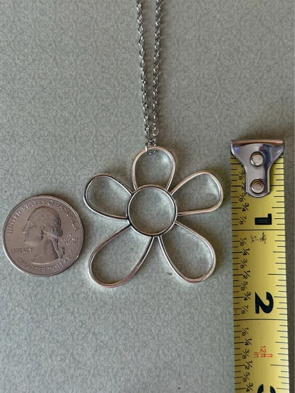 Handmade Kawaii cute retro y2k style silver tone big flower necklace 🌼 - Image 6