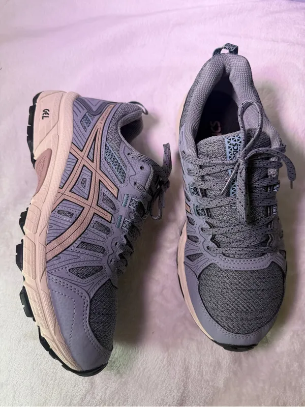 ASICS Women's Gray Mesh Sneaker with Taupe Accents - Image 5