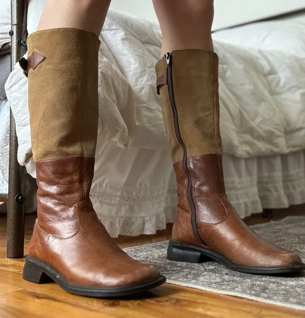 VINTAGE LEATHER BOOTS - Image 3