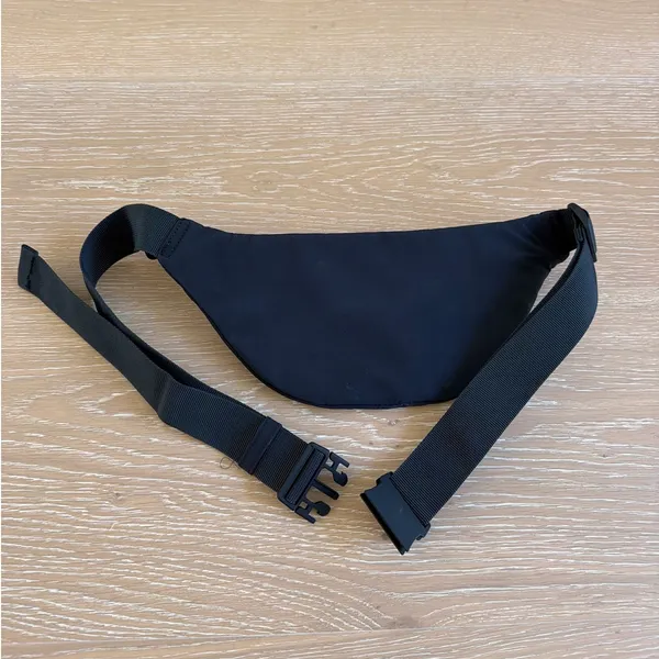 SKIMS x Nike Fanny Pack Bag Size OS in Black - Image 4