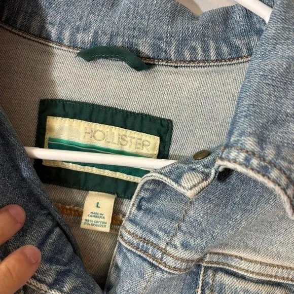 Y2K Hollister light wash denim jacket embroidered pockets 2000s McBling coastal - Image 3