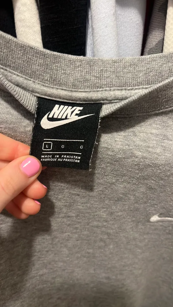 Nike sweatshirt - Image 3