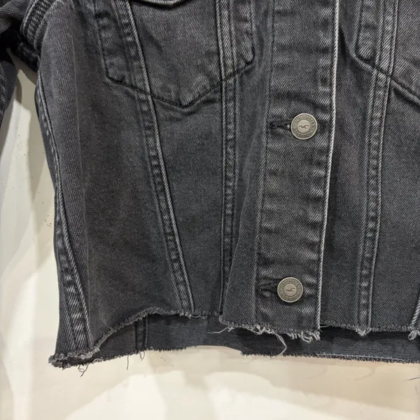 Hollister Cropped Black Denim Jacket Size Small Distressed Raw Hem - Image 3