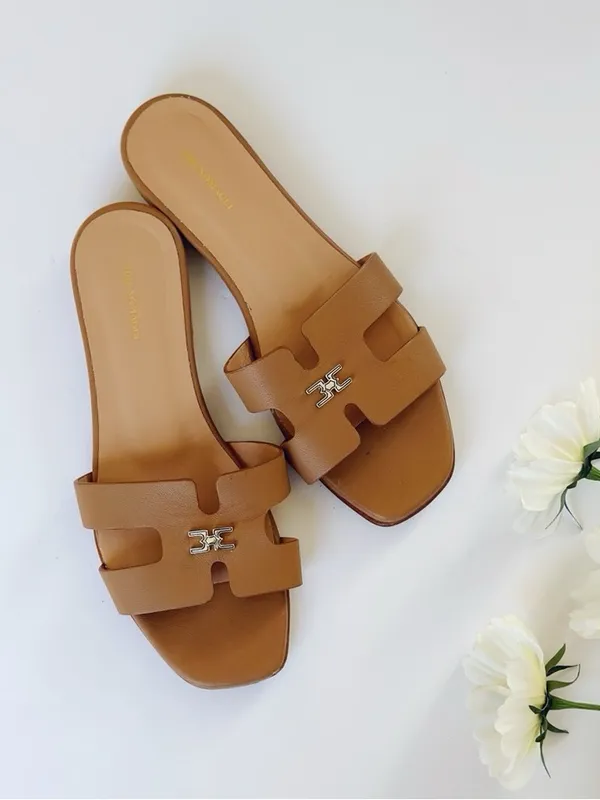Bruno Magli Fina Slide Leather Sandal Tan - Image 4