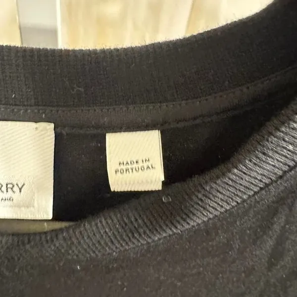 116. Burberry black cotton t-shirt with horse print. Size: L - Image 3