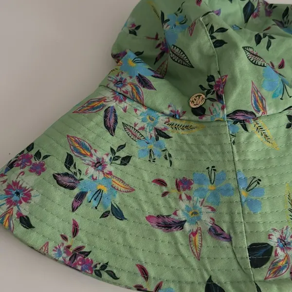 Steve Madden floral sun Hat EUC - Image 2