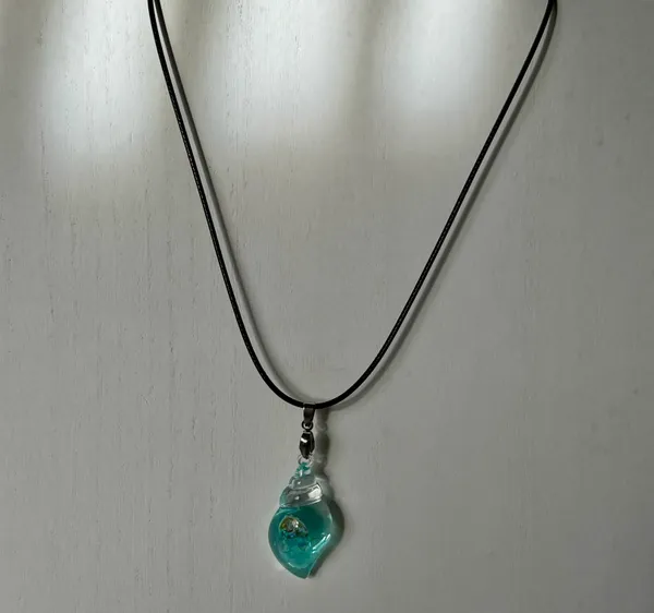 Shell Pendant Necklace Blue - Image 3