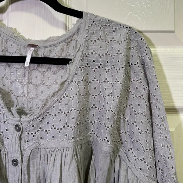Free People Crochet Eyelet Top Sz XS 3/4 Sleeve Button Up Boho Oversize Festival - Image 2