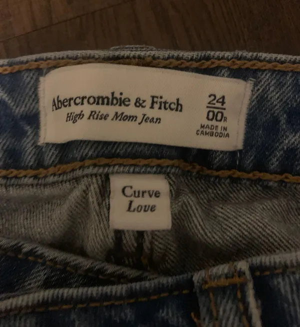Abercrombie High Rise Mom Jean - Image 2