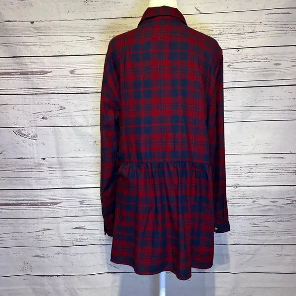 American Eagle Outfitters Large Red & Navy Plaid Button-Up - Image 3