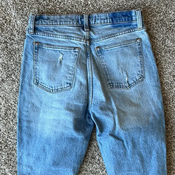 Abercrombie High Rise Mom Jean - Image 7