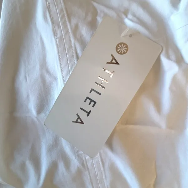 NWT Athleta L scrubs medical V-neck white top shirt Boulevard short sleeve - Image 3