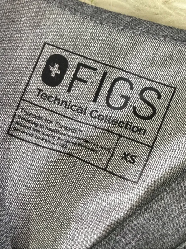 FIGS Gray Scrub Set XS Petite Catarina Top Zamora Jogger Pants - Image 4