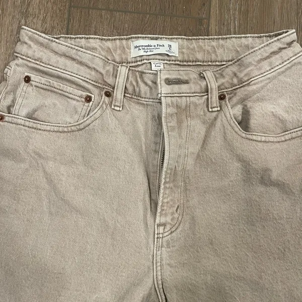 Abercrombie Women's Beige Jeans - Image 5