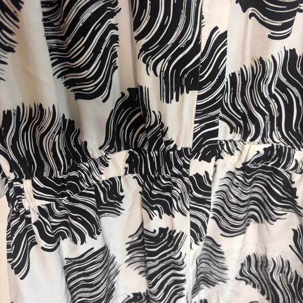 Diane von Furstenberg DVF Deandra Silk Romper Black White Abstract Wave Size 2 - Image 5